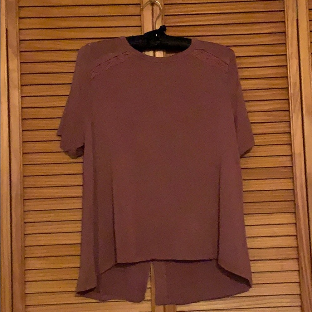 Light maroon shirt sleeve lace & button back top